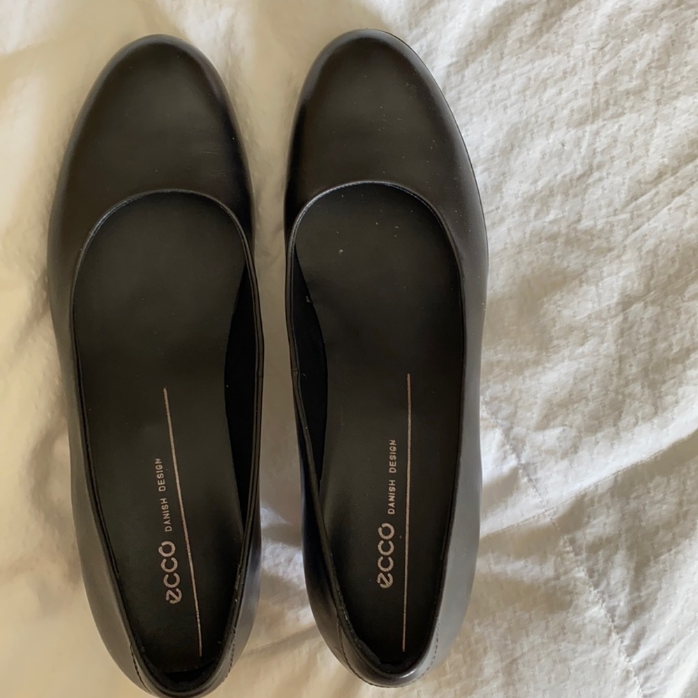 Ecco black heel shoes